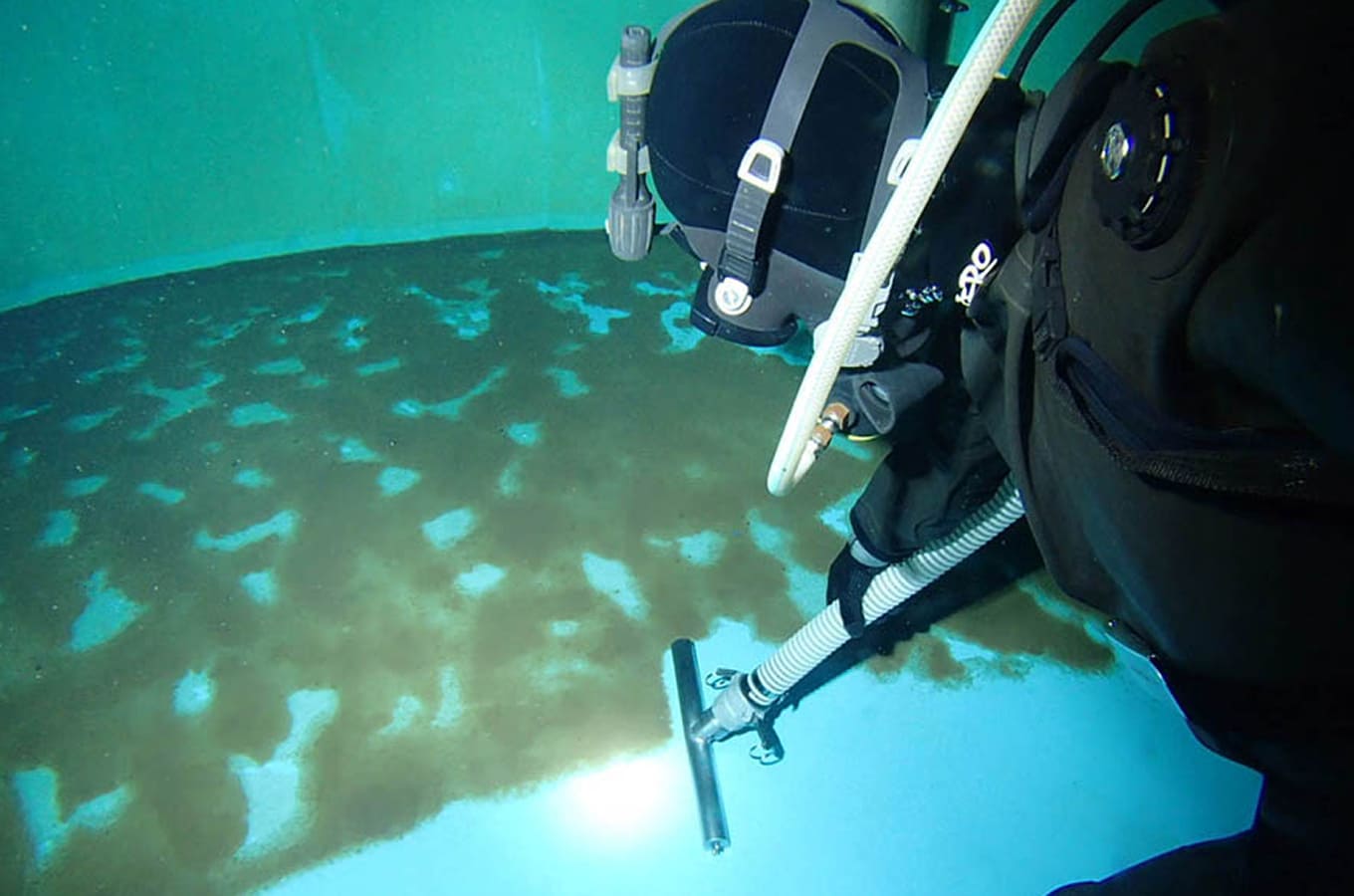 池状構造物清掃 配水池清掃・浄水池清掃の画像