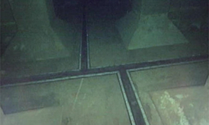 水槽内部調査画像（床面）