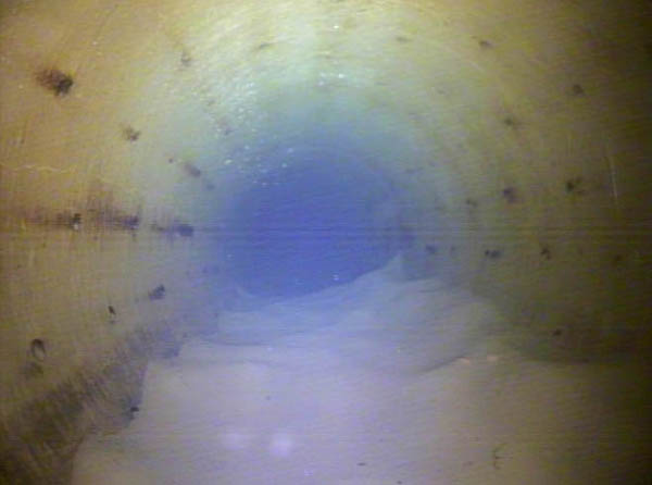 集水埋管の水中ドローン調査