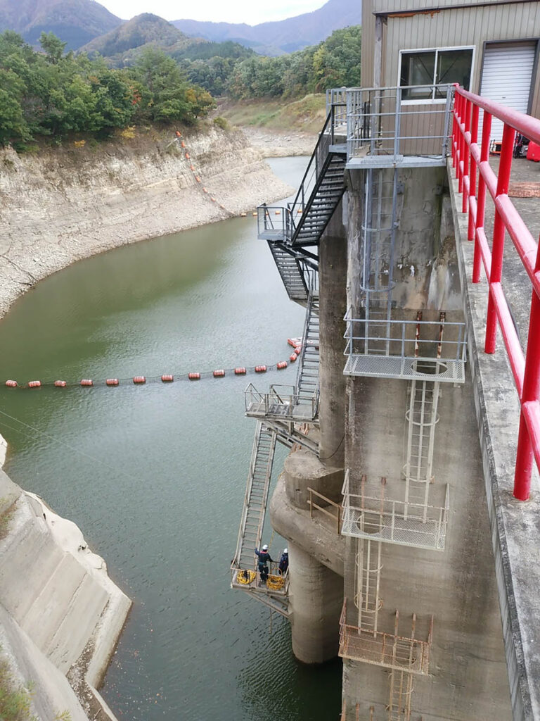 選択取水口の潜水調査