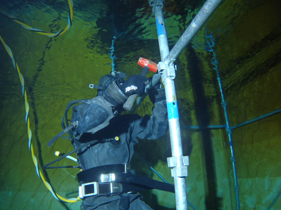 水中足場の設置