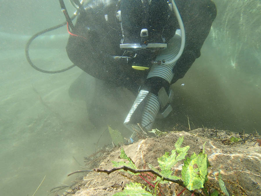沈砂池の土砂浚渫
