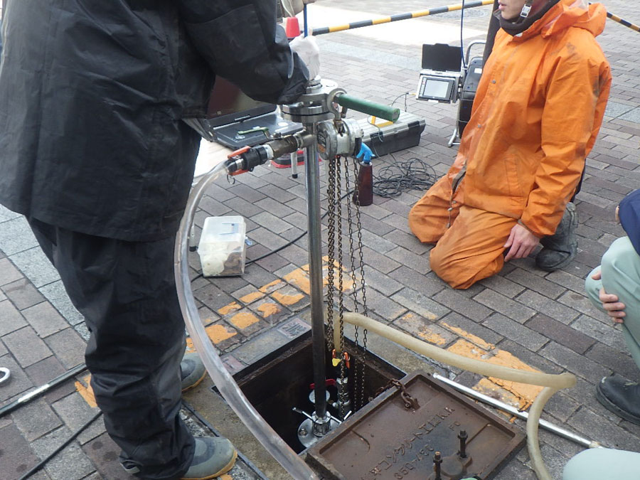 水道配水管の不断水内視鏡カメラ調査