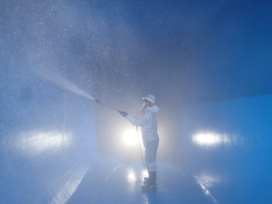 配水池の洗浄・塩素消毒
