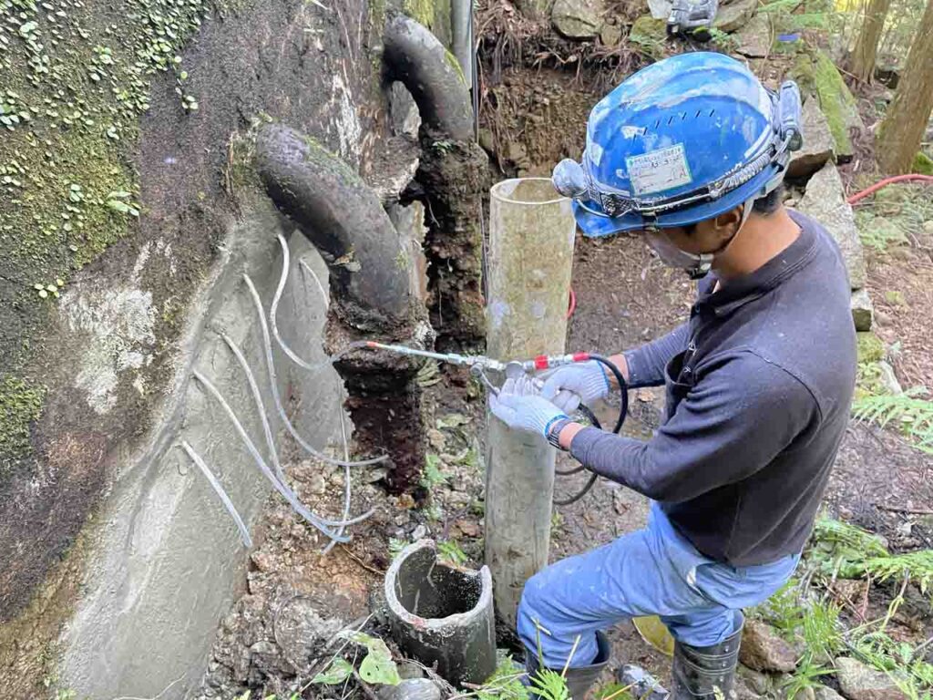 注入止水と外壁補修