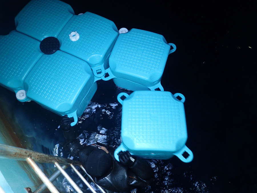 フロート式水上足場の設置