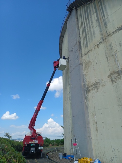 高架水槽の漏水補修