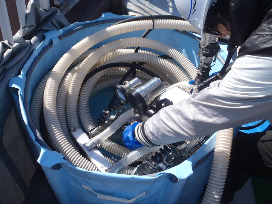 PC製配水池のロボット清掃