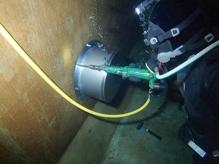 SUS製止水蓋の設置