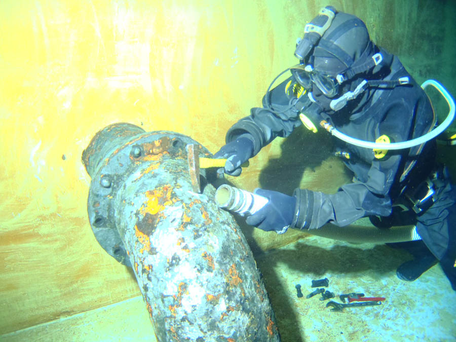 止水フランジによる配管止水