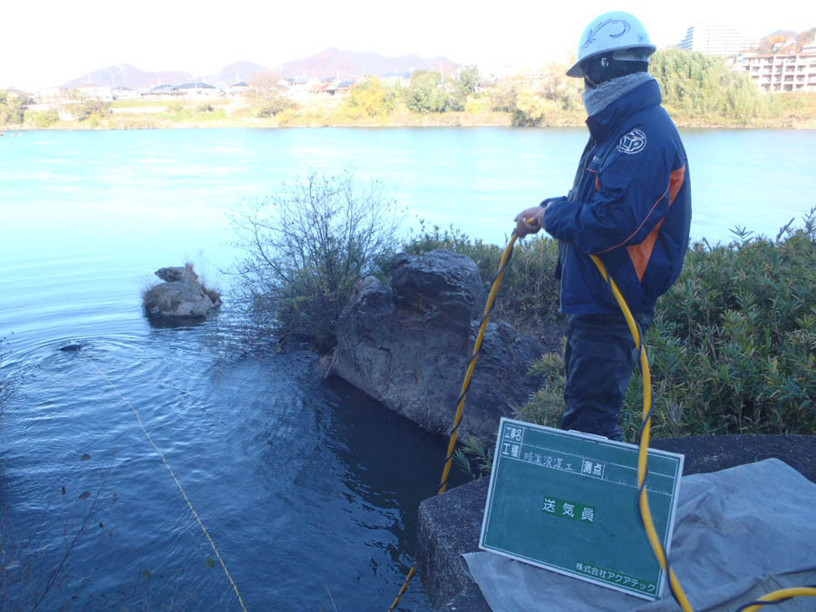 取水口カルバート内の浚渫