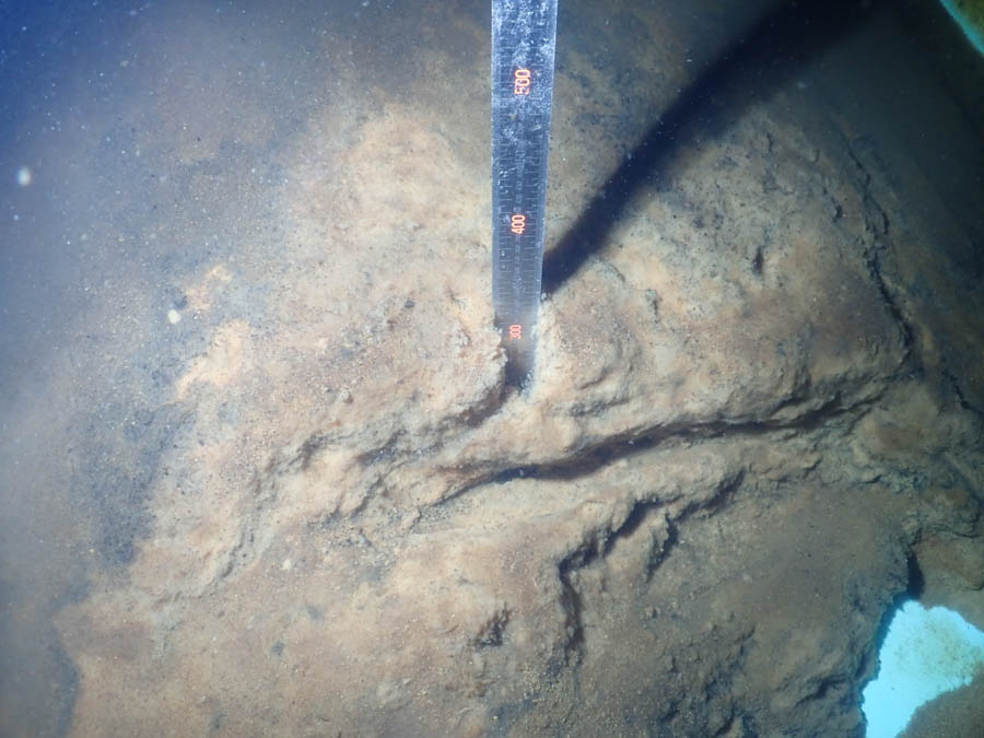 工業用水配水池の潜水清掃