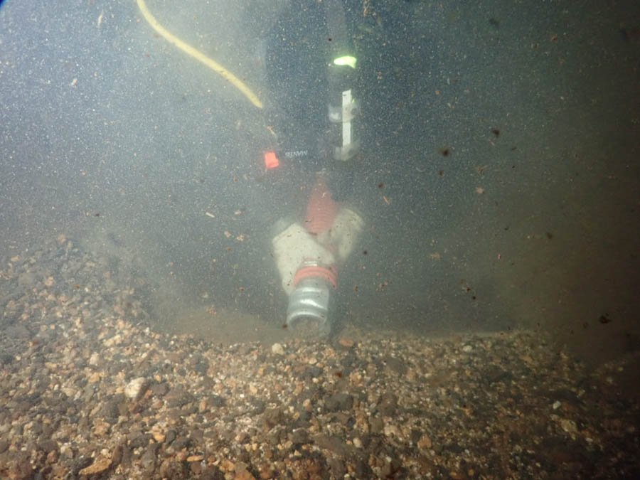 集水埋管内の土砂浚渫