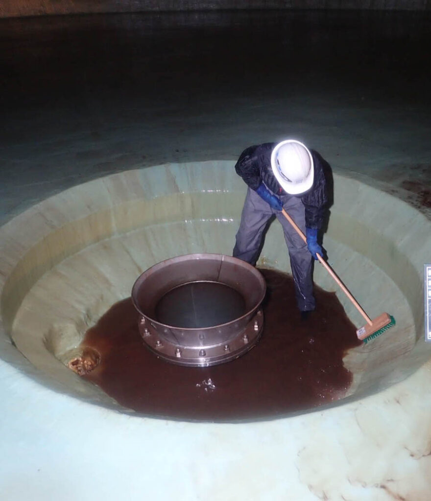 PC製配水池の洗浄清掃