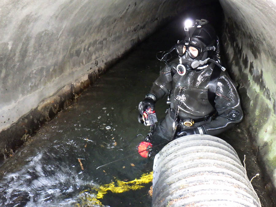 導水路内の潜水調査
