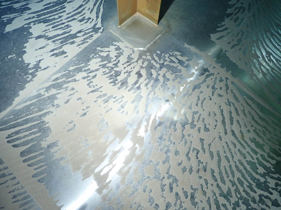 SUS製配水池の潜水清掃