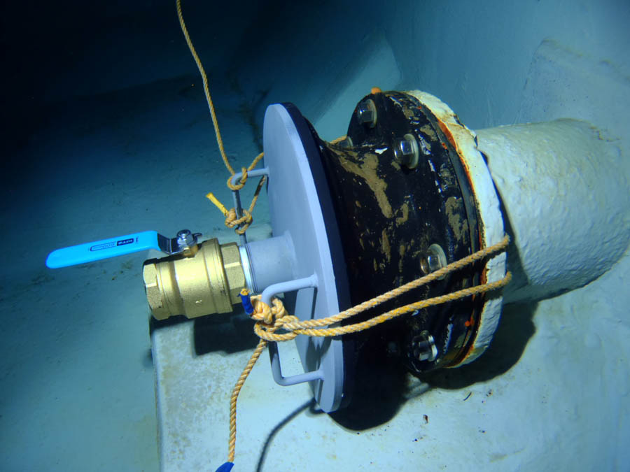 水圧調整バルブ付きの止水板