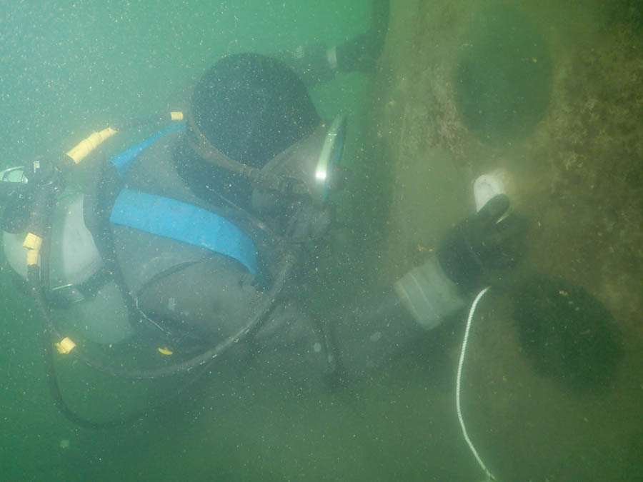 浮標灯の点検清掃