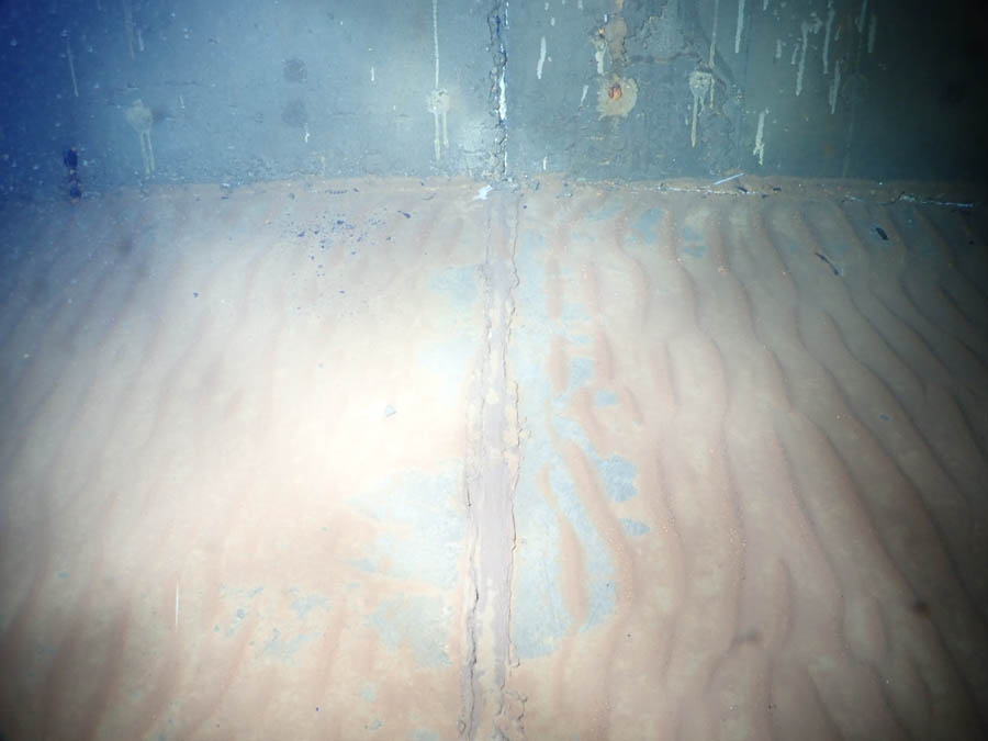 RC製配水池の潜水清掃