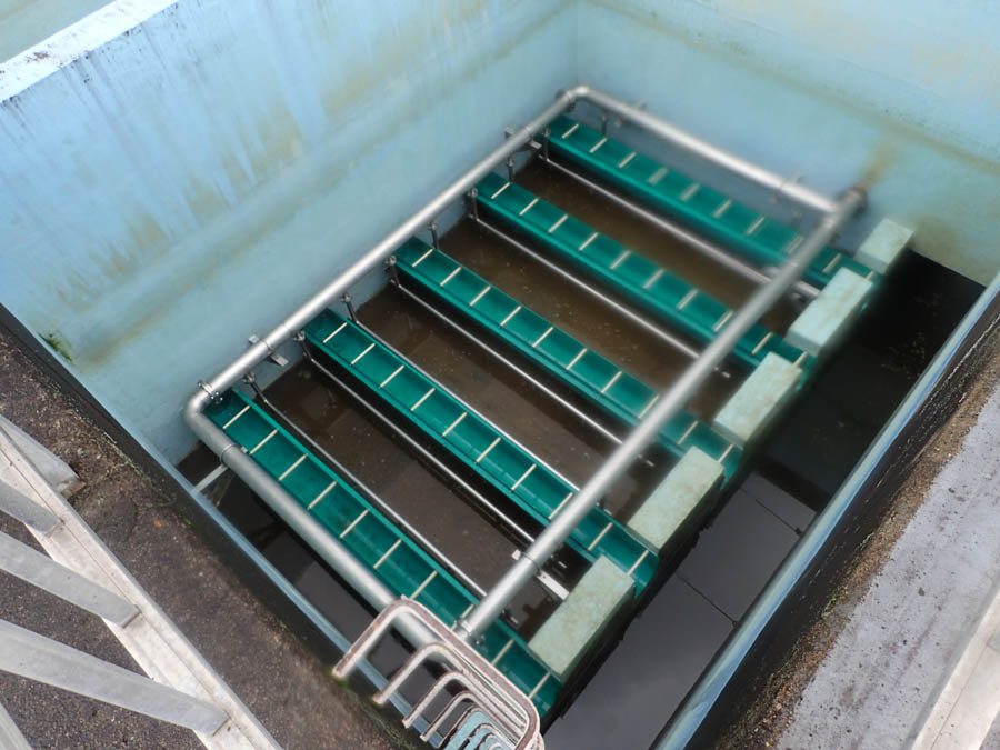 急速ろ過池の洗浄