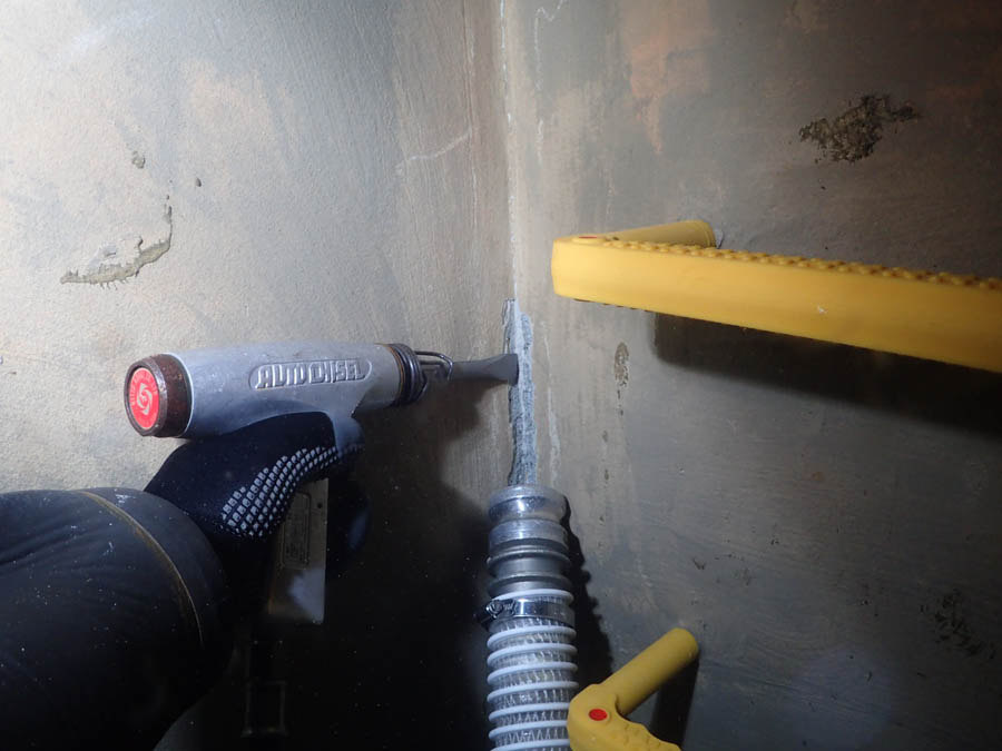 壁面漏水クラック補修