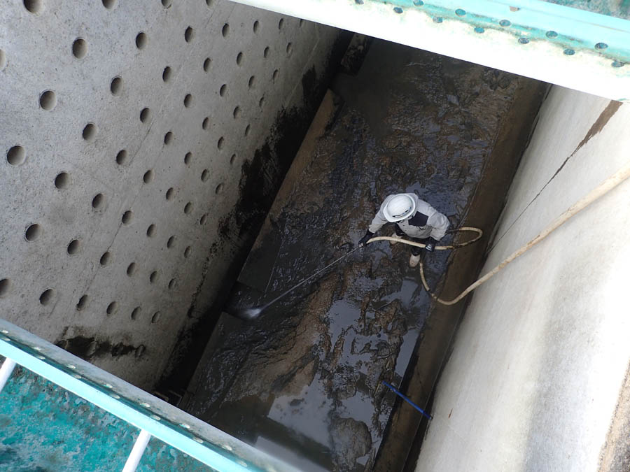 フロック形成池の洗浄